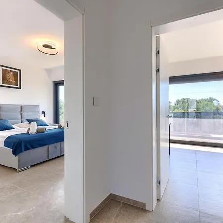 Sandro By Interhome 波雷奇