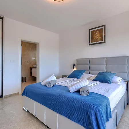 Sandro By Interhome *